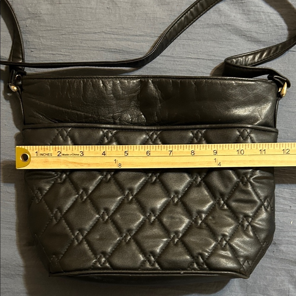 Jaclyn Smith Elegant Black Leather  Quilted Crossbody Bag - Picture 6 of 7